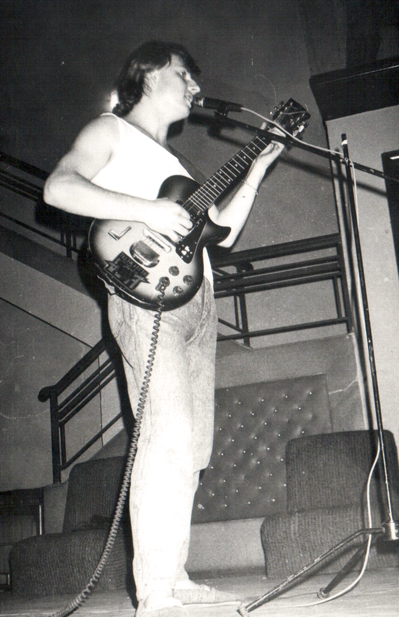 INTERVAL Tica Valentin Voce chitara.jpg